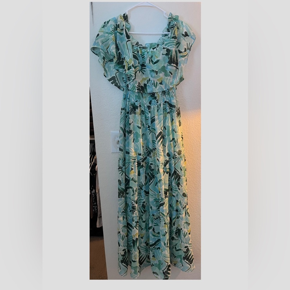 Elegant Green Leaf Print Maxi Dress